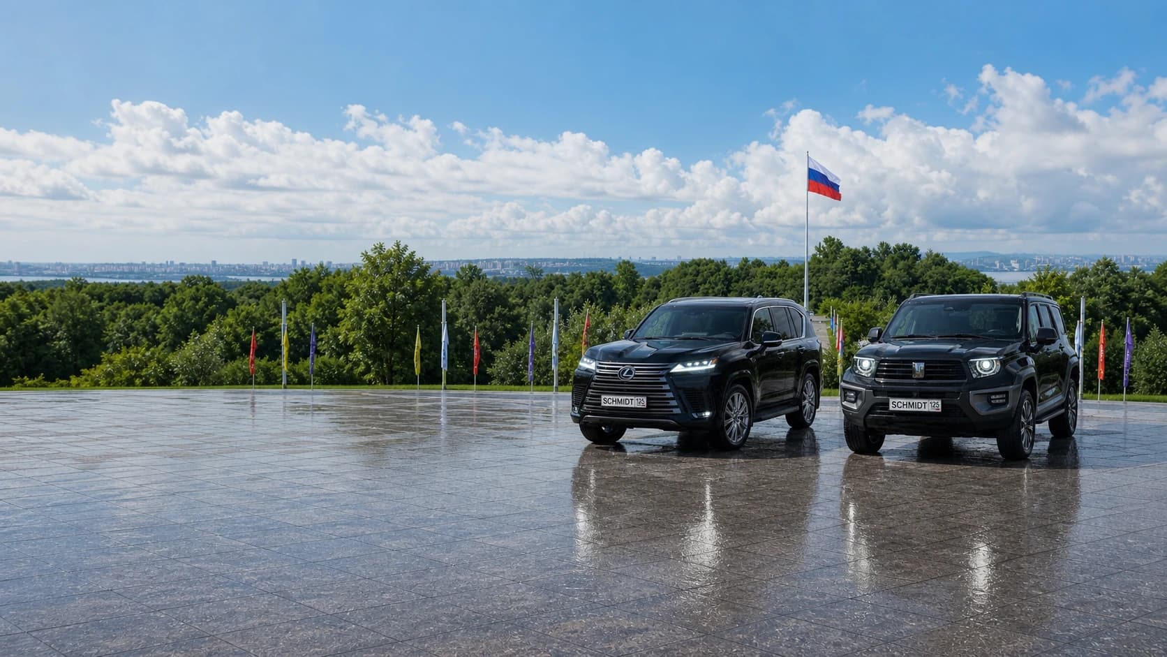 Чёрные Lexus LX 600 и TANK 700 с включёнными фарами во Владивостоке